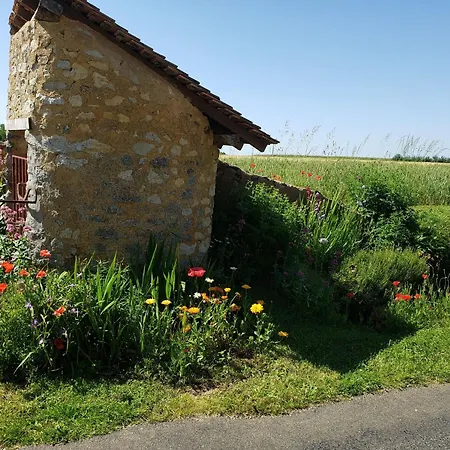 Charmante Maison Paysanne Renovee Avec Grand Terrain, Proche De La Riviere Et Du Village Medieval - Fr-1-410-162 *